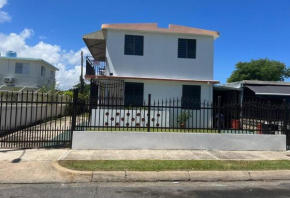 Sunny breeze 2 bed apt airport and beaches are close